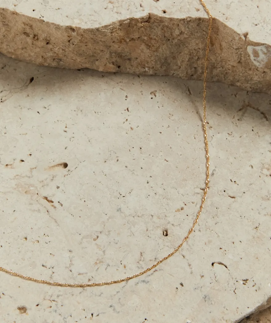 GOLD PLATED THIN TWIST NECKLACE