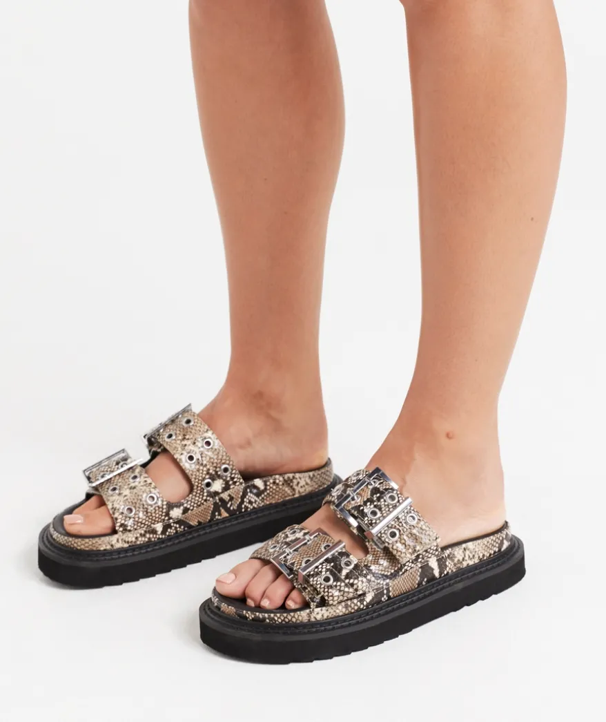 LIA SNAKE BUCKLE SANDAL