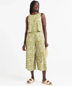 MIA SLEEVELESS BUTTON BACK TOP