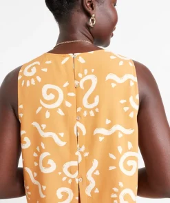 MIA SLEEVELESS BUTTON BACK TOP