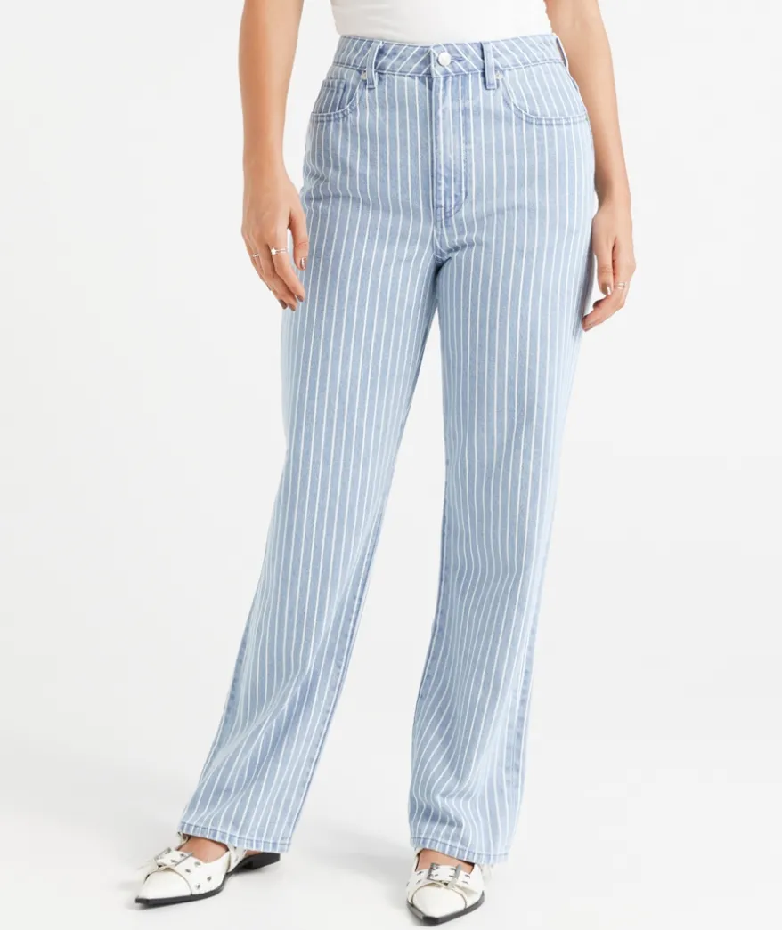 THE CLASSIC STRAIGHT DENIM JEAN