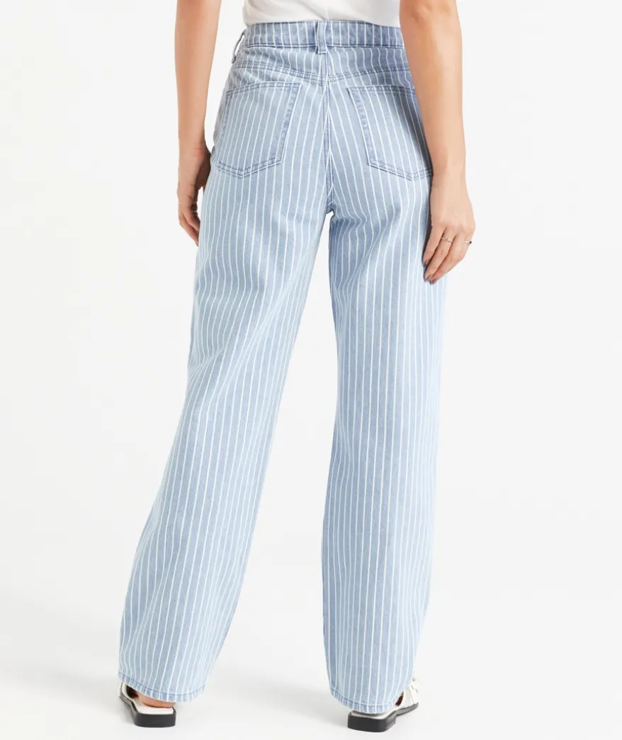 THE CLASSIC STRAIGHT DENIM JEAN