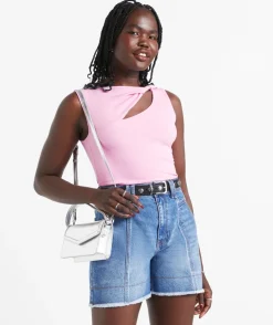 THE SEAMED DENIM SHORT